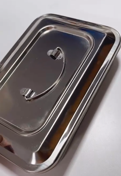 BANDEJA CON TAPA Y MANIJA 