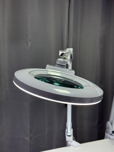LAMPARA, LUPA CON LUZ INTEGRADA 