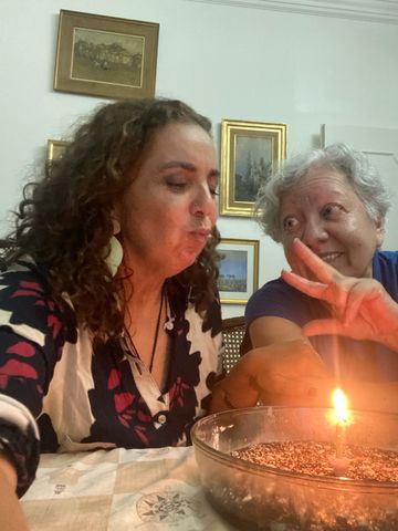 Celebrar el cumpleaños en una biblioteca