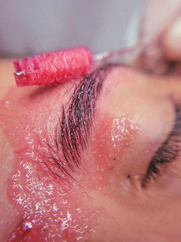 ¿Sos cosmetóloga? Así podés sumar cejas a tu servicio y potenciar tus ingresos