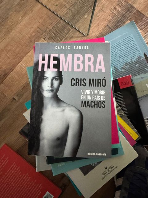 Hembra Cris Miró (Carlos Sanzol) Morir y vivir en un pais de machos 
