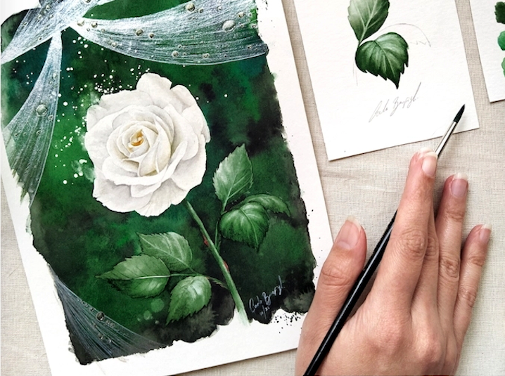 Proceso de pintura de una rosa en acuarela