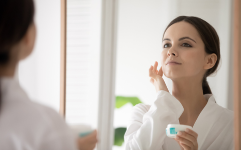 El Consumidor Exigente en el Cuidado de la Piel: El Papel del Farmacéutico Especialista en Dermocosmética y Dermofarmacia
