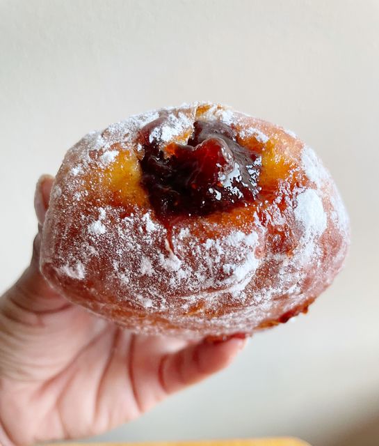 Bombas rellenas de MERMELADA DE FRESA (Donas en algunos países) 