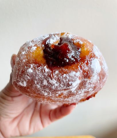 Bombas rellenas de MERMELADA DE FRESA (Donas en algunos países) 