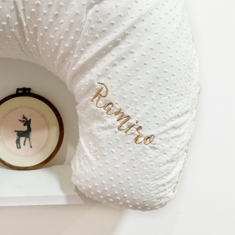 Almohada de lactancia personalizada con nombre