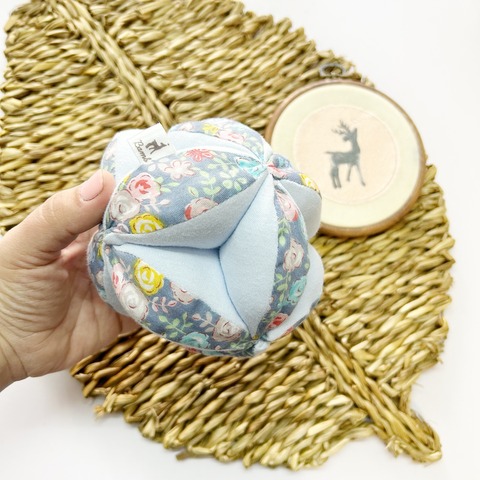 Pelota Montessori Flores Celeste