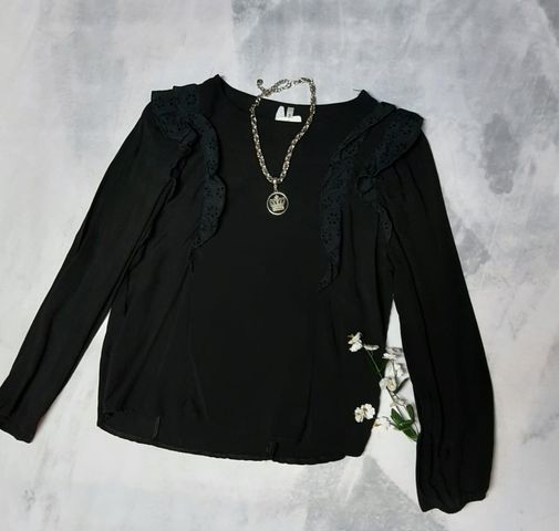 Blusa doble volado negra