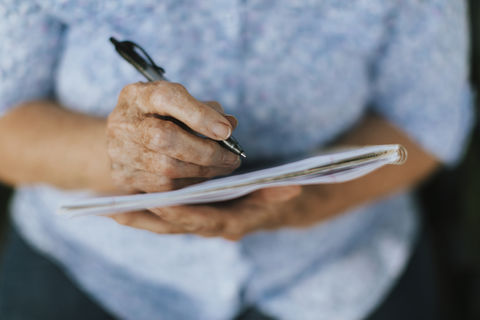 Atención centrada en la persona en residencias: cómo aplicarla con la historia de vida