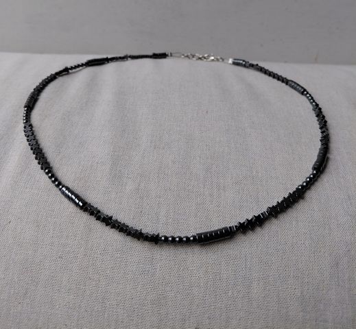 COLLAR CHOKER HEMATITES