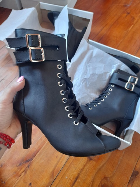 Heels negro eco-cuero