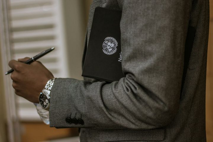 Guía Completa: Cómo Escribir un Position Paper para MUN + 4 Ejemplos Premiados en Harvard y la ONU