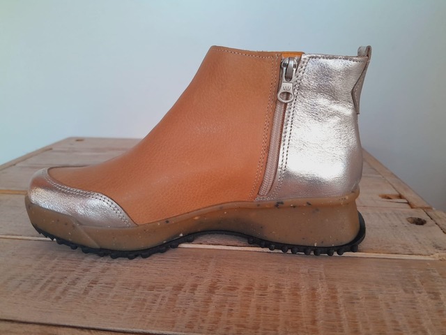 BOTINETA DE CUERO BEIGE