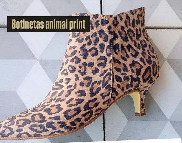BOTINETA ANIMAL PRINT DE CUERO