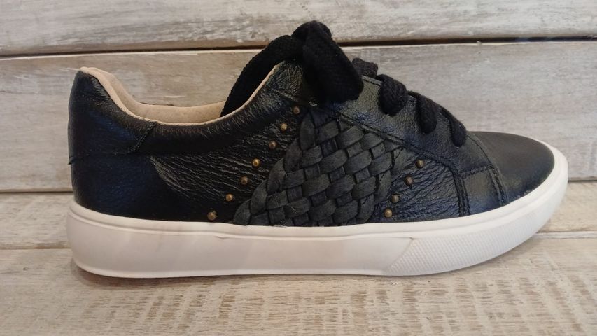 ZAPATILLAS DE CUERO NEGRAS