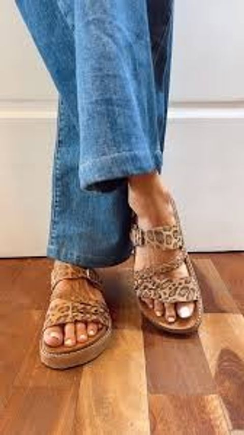 SANDALIA DE CUERO ANIMAL PRINT