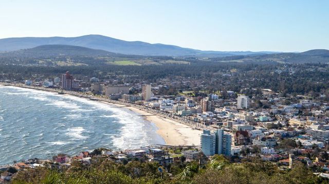 Piriápolis: playas, historia y misticismo en la costa uruguaya