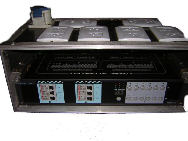 ASTROLITE Dimmer Power 616 en rack 12 tomas corriente