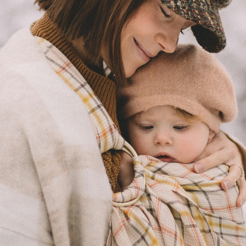 ¿Mi bebé solo quiere brazos? Por qué tu pecho es su lugar favorito (y el más seguro)