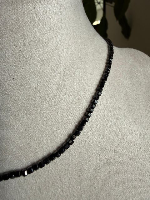 Choker Cubo Spinel negro