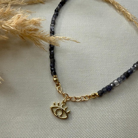 Choker Véritas: iolitas