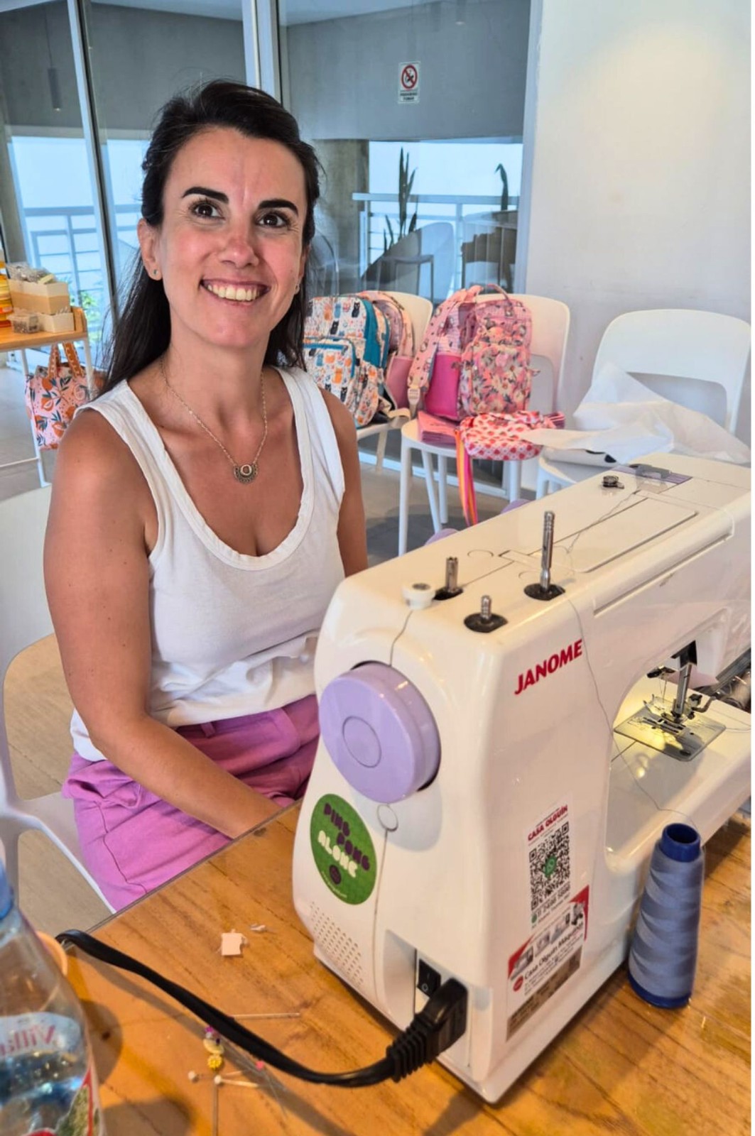 Workshops presenciales - Alumnas trabajando