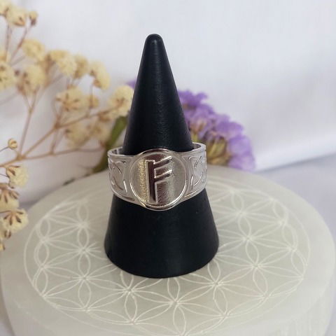 Anillo runa Fehu, abundancia