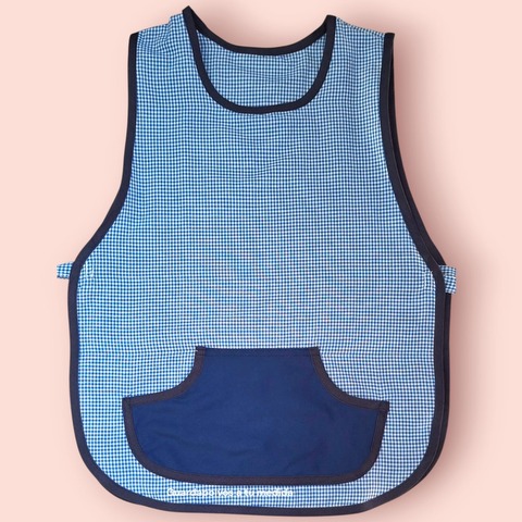 Guardapolvo infantil con bolsillo azul marino y tela cuadrillé