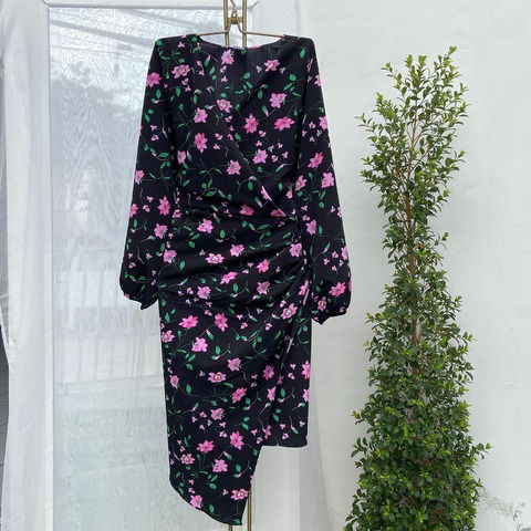 Vestido Gardenia negro flores fucsia 