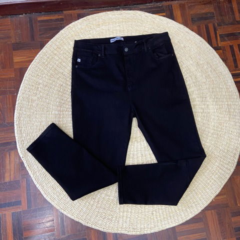 Jean negro kc talla 22 y 24