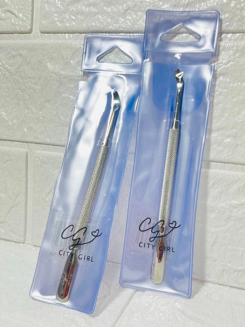 Repujador De Cutícula De Acero City Girl