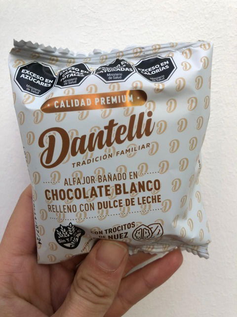 Alfajor DANTELLI - Chocolate blanco, nuez y dulce de leche