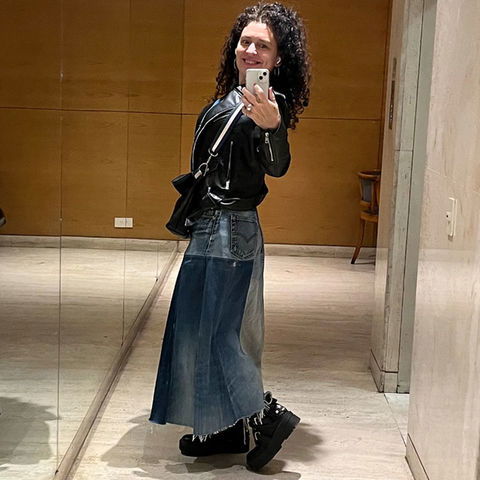 falda larga de gajos hecha reciclando 4 jeans en desuso