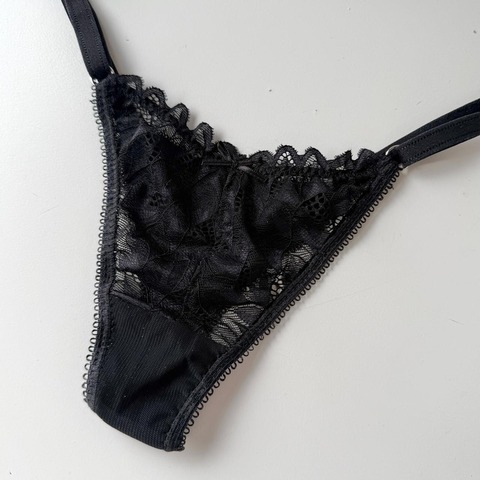 Tanga puntilla en V