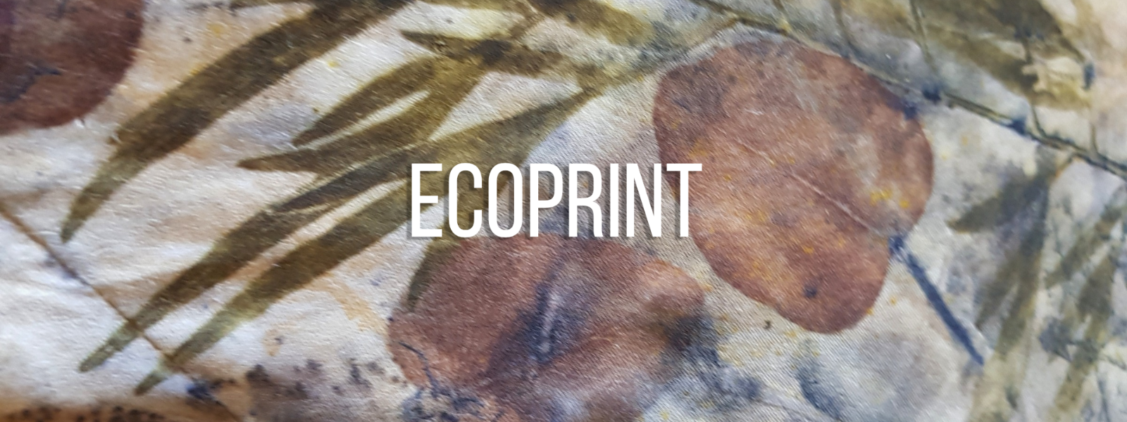 Guía definitiva de ecoprint y teñido natural. Aprendé a estampar hojas y flores en telas fijando el color de forma artesanal y duradera.