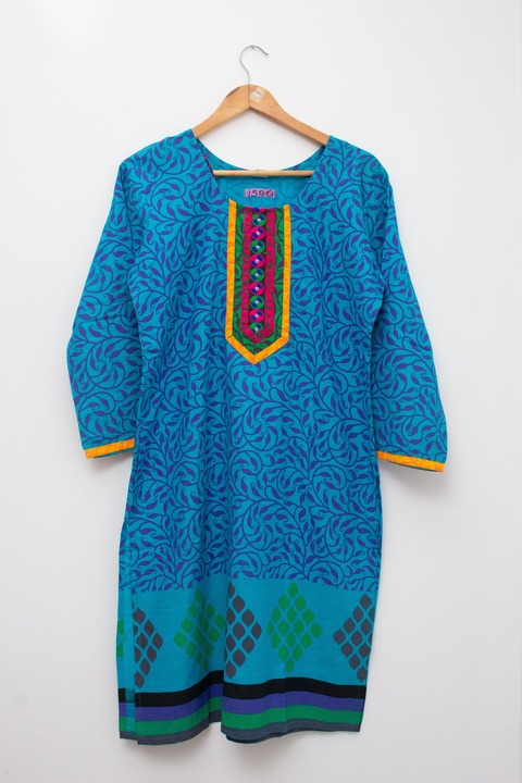 Kurta bordada tipo vestido