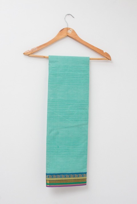 Saree verde de algodón con bordes dorado, morado y azul