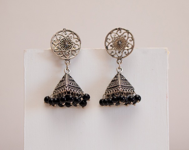 Aros campanita Plata con Piedras Negras
