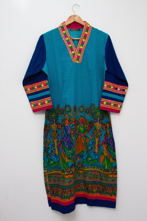 Vestido Celeste con cuello bordado