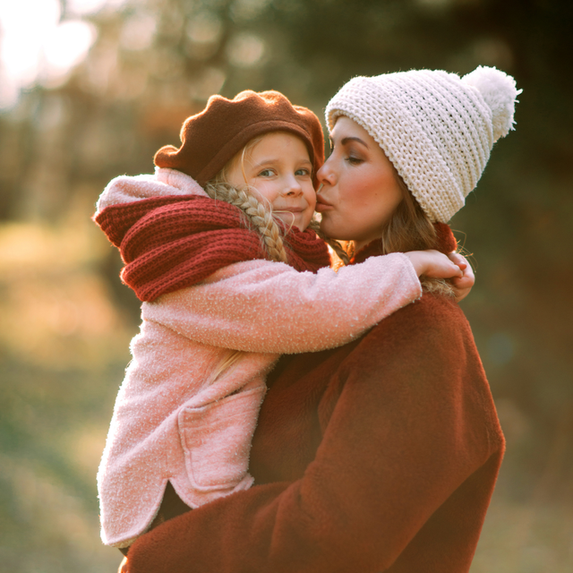 El Hilo Invisible: Cómo el Mundo Interior de la Mamá da Forma a la Salud de su Hijo