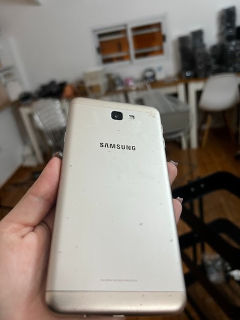 Samsung Galaxy J7 - Buen Estado dorado (Usado)