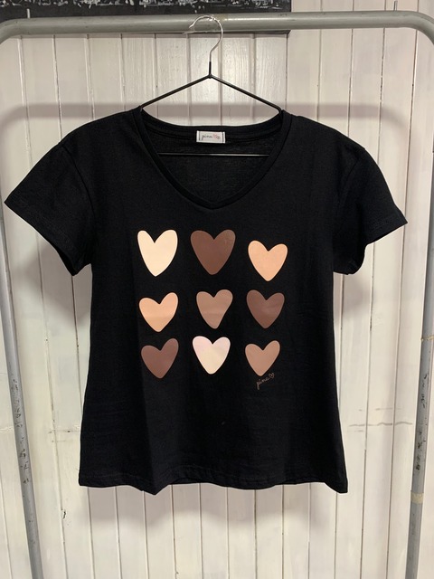 Remera 6 corazones 