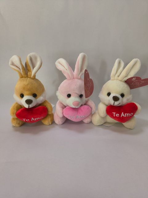 Conejo chico para colgar con corazón (te amo)