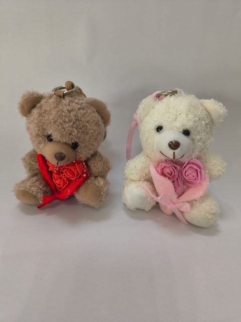 Osito chico llavero (corazón de rosas)