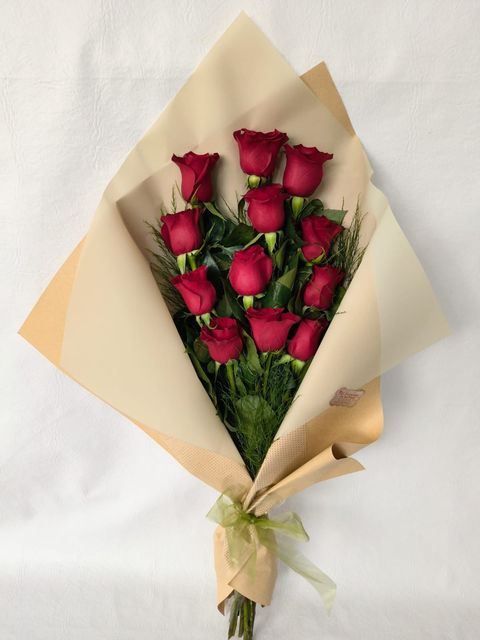 Ramo pasión de 12 rosas Rojas Ecuatorianas (consultar disponibilidad de otros colores)