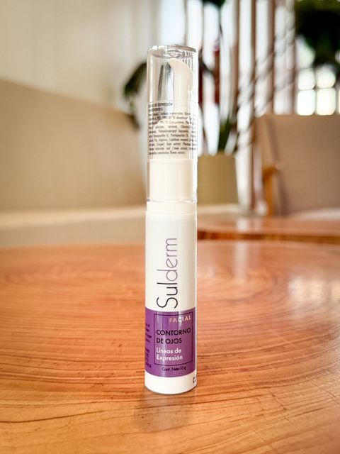 Contorno de ojos líneas de expresión