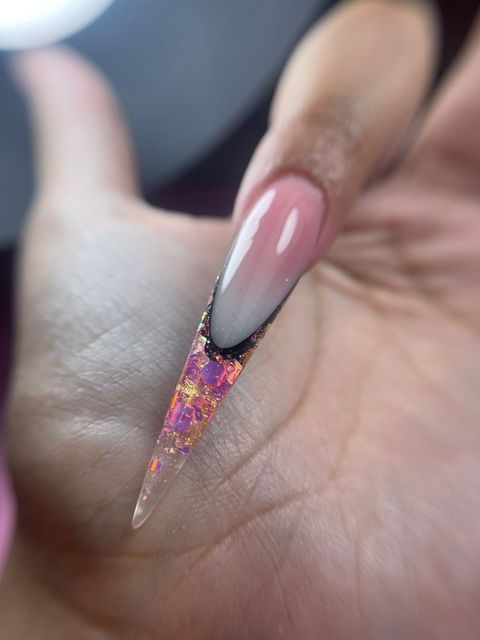 UÑAS STILLETO ENCAPSULADO Y FRENCH FANTASIA