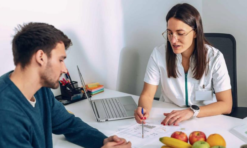 Valoración y asesoramiento nutricional con entrega de material acorde y 2 consultas nutricionales de seguimiento con frecuencia acordada.