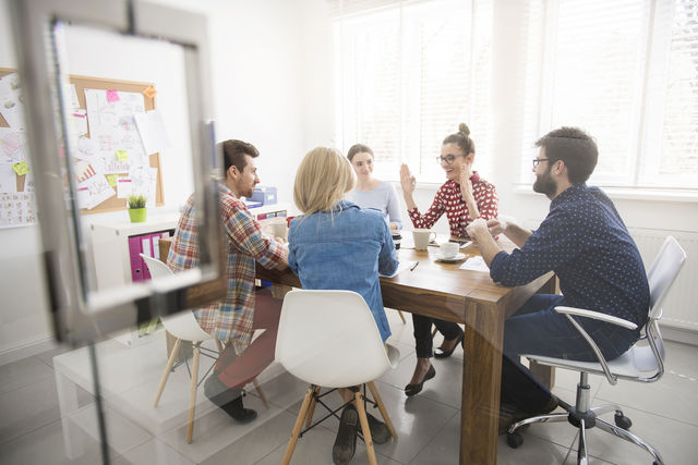 Navegando la Nueva Marea Empresarial: La Sinfonía del Intraemprendimiento y la Libertad en el Trabajo