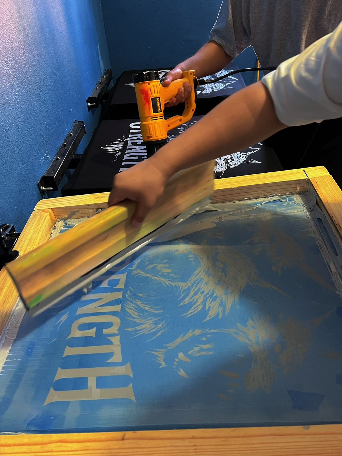 HECHO A MANO EN SERIGRAFIA